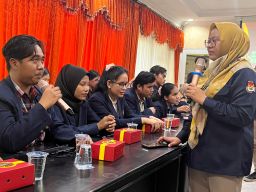 18 Peserta Magang Community Project Mengikuti FGD di KPU Jatim