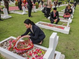 Ziarah di TMP Kusuma Bangsa, Wamenparekraf RI: Indonesia Telah Lewati Salah Satu Ujian Terberat