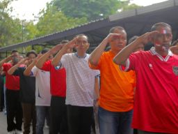 Berbeda! Undika Gelar Upacara Peringatan Hari Pahlawan Dengan Kenakan Kostum Jersey Piala Dunia U-17