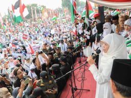 Bela Palestina, Ratusan Ribu Masyarakat Jawa Timur Gelar Aksi Damai di Depan Gedung Negara Grahadi