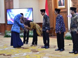 KIP Jatim Masa Jabatan 2023-2027 Dikukuhkan, Ini Pesan Gubernur Khofifah