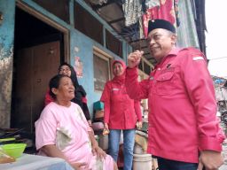 Awal Masa Kampanye, Bappilu PDI-P Surabaya Blusukan di Kampung, Kenalkan Visi Ganjar-Mahfud 