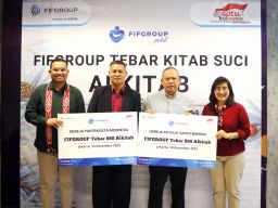 Sambut Natal, FIFGROUP Bagikan Alkitab di Delapan Gereja, Ini Lokasinya