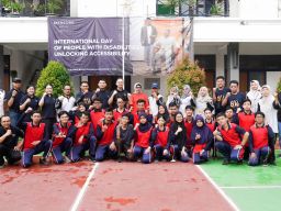 Peringati Hari Penyandang Cacat Internasional, Mercure Surabaya Senam Bersama SMALB-B Karya Mulia
