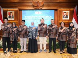 Komitmen Wujudkan Pemilu Demokratis dan Menyenangkan, Gubernur Jatim Teken NPHD