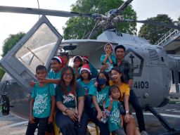 Premier Place Hotel dan Angkasa Pura I Berwisata Edukasi Bersama Anak Panti Asuhan di Museum Penerbangan TNI-AL  