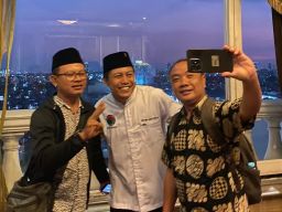 Potret Cak Ghoni Disukai Konstituennya, Warga Hingga Tokoh Masyarakat Ngajak Shelfie Bareng