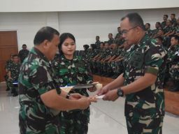 Kapokgadik Kodiklatal Tutup Kursus Bingsis dan Micro Teaching TNI AL