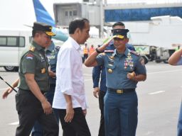 Danlantamal V Sambut Kedatangan Presiden RI Dan Panglima TNI di Bandara Internasional Juanda