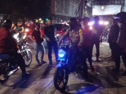 Patroli Perayaan Malam Tahun Baru 2024, Polsek Simokerto Amankan 13 Motor Knalpot Brong