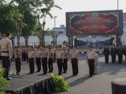 Kapolrestabes Surabaya Pimpin Upacara Kenaikan Pangkat 158 Personel