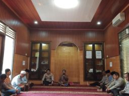 Polsek Simokerto Duha Berjamaah dan Gelar Tausyiah