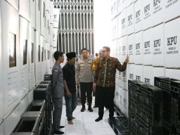 Pastikan Logistik Aman, Kapolres Mojokerto Kota Bersama PJ Walikota Kunjungi Gudang KPU
