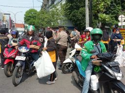 Selain Berhasil Ungkap Sejumlah Kasus, Kapolsek Simokerto juga Rajin Bersedekah