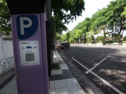 Lima Ruas Jalan di Surabaya Dijadikan Pilot Project Pembayaran Parkir Menggunakan QRIS