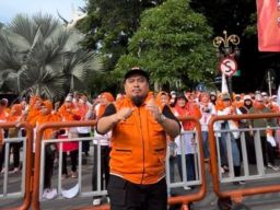 Flash Mob di Depan KBS PKS Surabaya Sosialisasi Pasangan AMIN