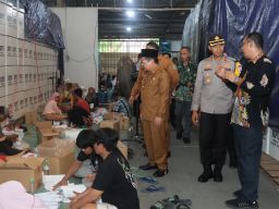 Bersama Forkompinda Polres Pasuruan Tinjau Proses Pelipatan Surat Suara Pemilu 2024