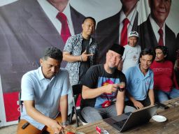 Caleg Gerindra Ahmad Dhani "Ngopi Bareng" Bersama Relawan Pendowo Surabaya
