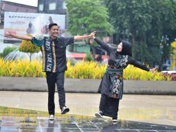 Warga Mengaku Kaget Foto Prewedding di Alun-alun kota Surabaya Bayar Rp 500 ribu.