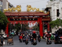 Perkuat Nuansa Chinatown, Sejumlah Papan Bahasa Mandarin Terpasang di Kya-Kya Kembang Jepun