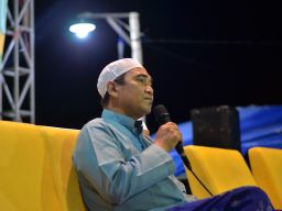 Haul Sesepuh Kejawan Lor, Cak Ghoni Bertemu Mubaligh kondang Gus Reza