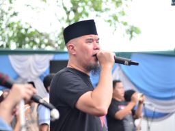 Suroboyo Banget, Konser Ahmad Dhani Bersama Relawan Pendowo Meriahkan Warga Bulak Banteng 