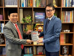 Dubes RI Terima Buku Radikalisme Terorisme dan Deradikalisasi di Indonesia