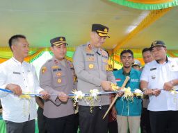 Warga Desa Latek Lamongan Dapat Bantuan Bedah Rumah