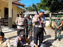 Cara Unik Polisi Bondowoso Ajak Masyarakat Gunakan Hak Suara pada Pemilu 2024