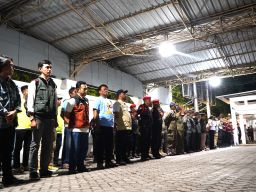 Bersama Stakeholder KPU Jatim Lakukan Pembersihan APK Secara Serentak