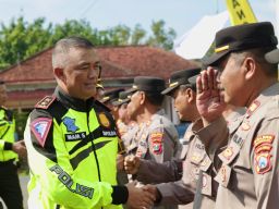 Pastikan Pemilu Kondusif, Polda Jatim Patroli Bermotor ke Madura