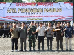 Kapolres Nganjuk Pimpin Apel Pergeseran Pasukan Personel di Gor Bung Karno