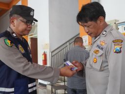 Sie Dokkes Polrestabes Surabaya Beri Layanan Kesehatan bagi Petugas KPPS