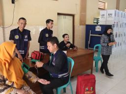 Polres Nganjuk Beri Vitamin Ratusan Anggota Pengamanan Pemilu