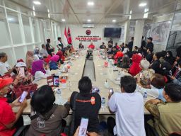 Bertemu Relawan dan Struktural PDIP Jatim, Ganjar Beri Pesan Begini