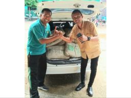 MI Miftahul Ulum Gresik Terima Bantuan Bahan Bangunan dari Media Pro Legal Jatim 