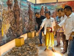 Hingga 5 Maret 2024, PWI Jatim Gelar Pameran Lukisan Tunggal Jansen Jasien 