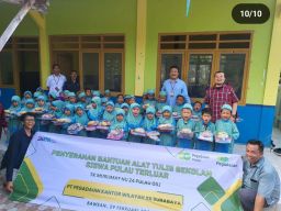Peduli Pendidikan, Pegadaian Bantu Siswa TK Muslimat NU 24 Pulau Gili