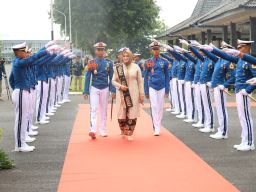 Evi Shopia Indra Subiyanto Dikukuhkan Sebagai Ibu Kehormatan Taruna Akademi TNI