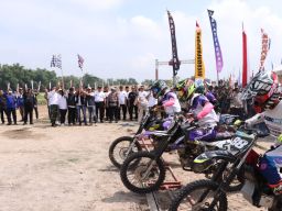 Polres Ponorogo Gelar Grasstrack dan Motorcross Kapolres Cup 2024