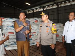 Sambut Ramadhan, Kapolres Sumenep Cek Gudang Bulog