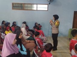 Di Depan Emak-emak, Polres Ngawi Sosialisasi Bahaya dan Pencegahan Kekerasan Anak  