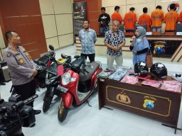 Sembilan Tersangka Komplotan Curanmor Diringkus Polda Jatim 
