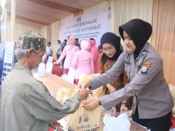 Jelang Ramadhan, Warga Serbu Pasar Murah Sembako