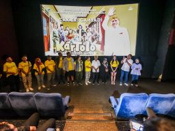 Wali Kota Eri Nobar Film Kartolo Numpak Terang Bulan di XXI Tunjungan Plaza