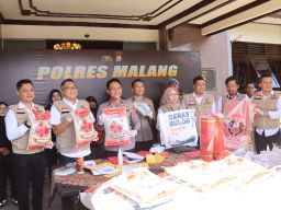 Jaringan Pemalsu Beras Bulog Dibekuk Polres Malang 