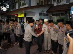 Jalin Silaturahmi dengan Jajaran, Polrestabes juga Santuni Yatim Piatu