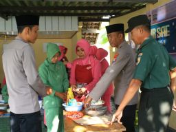 Ramadan 1445 H, Jajaran Polres Ngawi Bagikan Makanan Siap Saji Melalui Dapur SAE