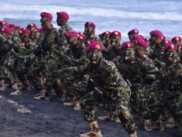 Letjen TNI Marinir Nur Alamsyah Hadiri Pembaretan Siswa Pendidikan Komando Angkatan 173