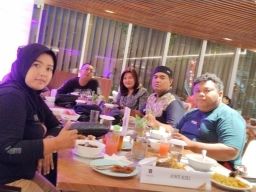 Jalin Silaturahmi, Aliansi Wartawan Surabaya Buka Bersama Manajemen Vasa Hotel 